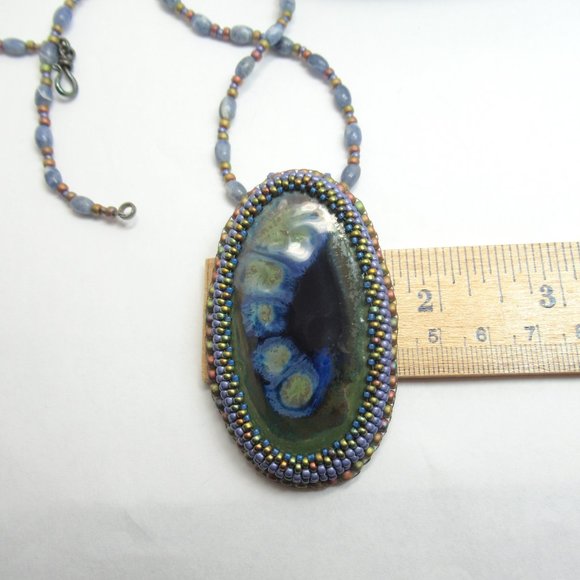 Artisan Cabochon bead Embroidered necklace - Picture 11 of 11